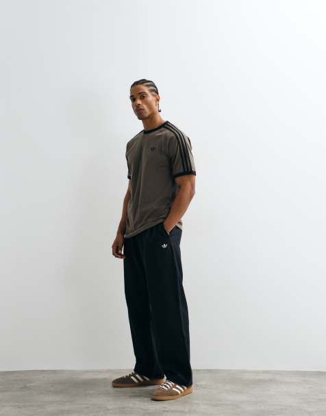 adidas Originals Essential Jogger mit Bündchen in Schwarz - view 1