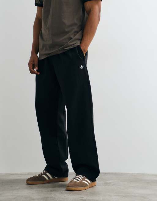 adidas Originals essential joggers in black, 2 of 5