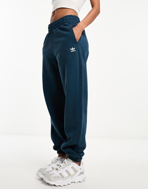 Adidas originals logo 2025 joggers in navy