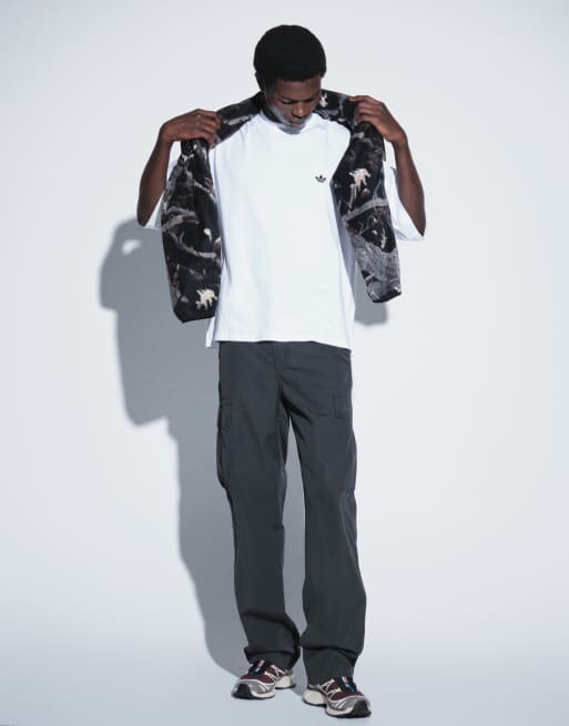 adidas Originals essential oversized t-shirt in white, 2 of 9