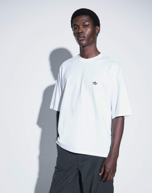 adidas Originals essential oversized t-shirt in white, 3 of 9