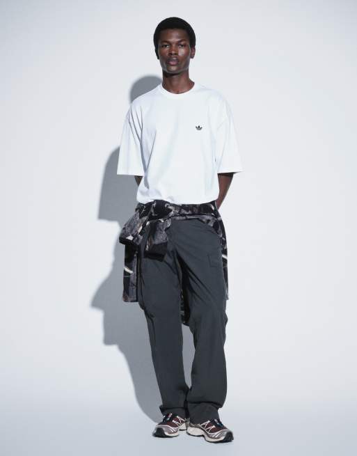 adidas Originals essential oversized t-shirt in white, 5 of 9