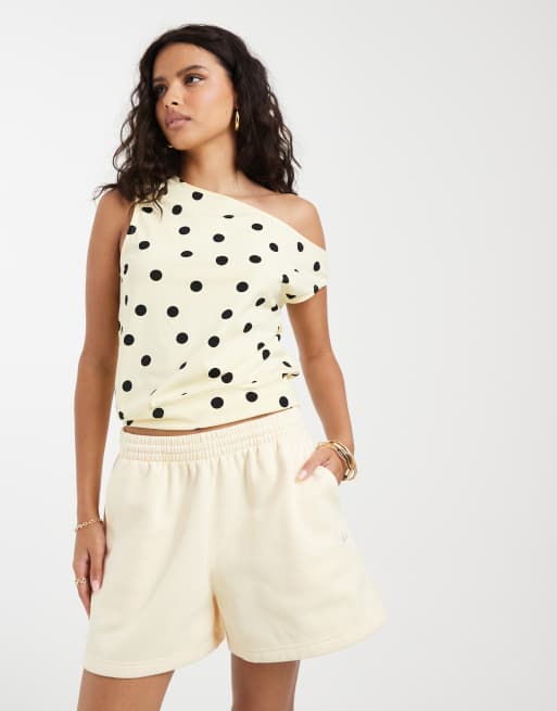 adidas Originals Essential-Shorts in Butter Yellow, 2 von 5