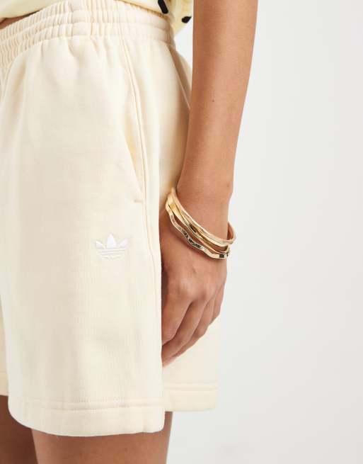 adidas Originals Essential-Shorts in Butter Yellow, 3 von 5