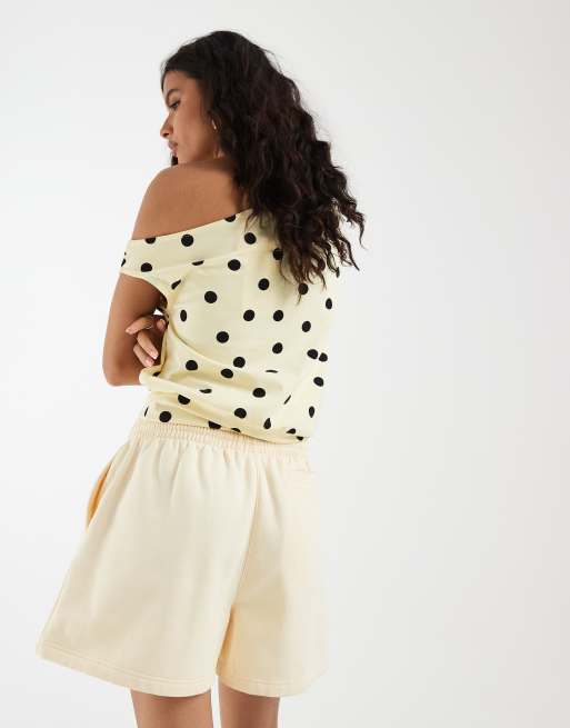 adidas Originals Essential-Shorts in Butter Yellow, 4 von 5