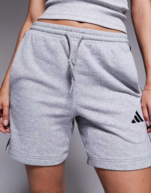 adidas Originals Essential shorts in grey, 2 of 5