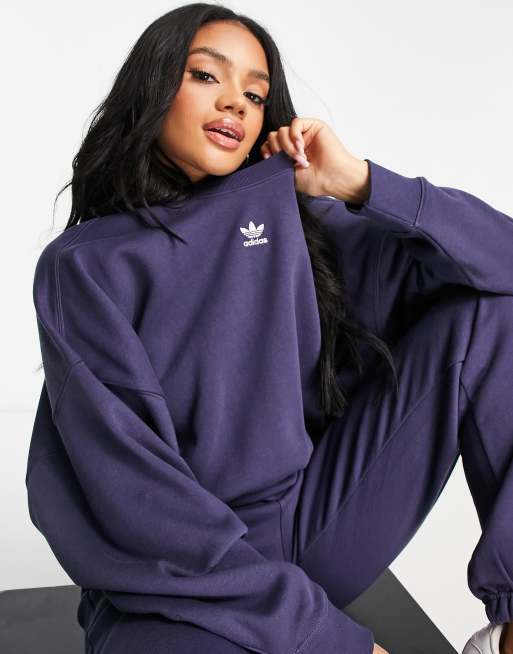 adidas Originals – Essential – Sweatshirt in Marineblau mit zentralem Logo