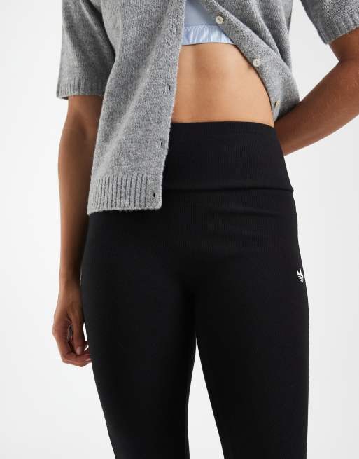 adidas Originals – Essentials – Ausgestellte, gerippte Leggings in Schwarz, 3 von 5