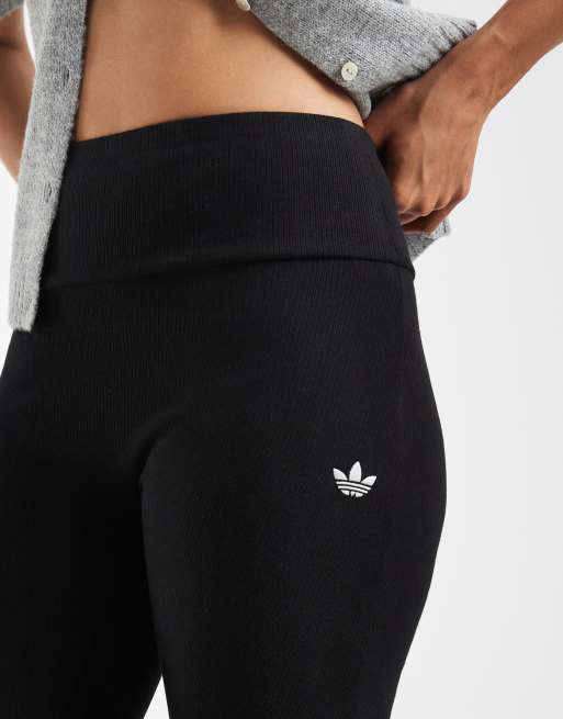 adidas Originals – Essentials – Ausgestellte, gerippte Leggings in Schwarz, 4 von 5