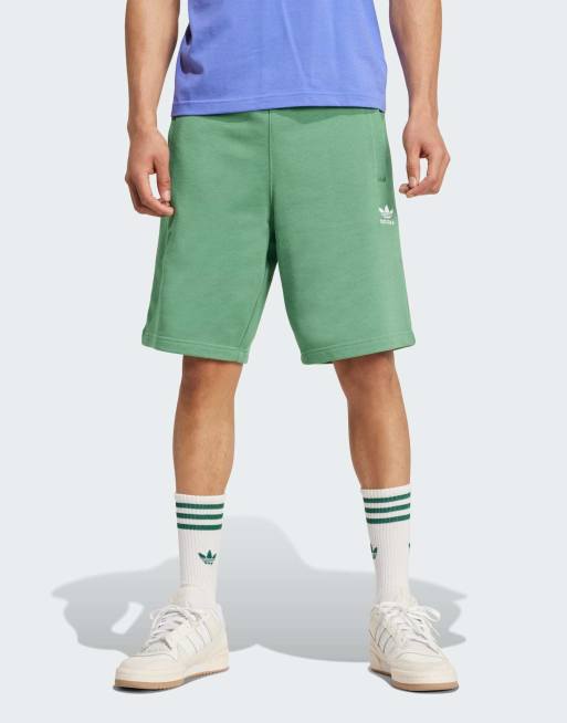 adidas Originals Essentials – Bladozielone szorty z logo Trefoil