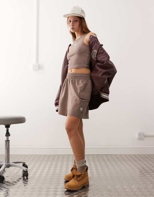 adidas Originals - Essentials - Brune, vævede og højtaljede cargoshorts