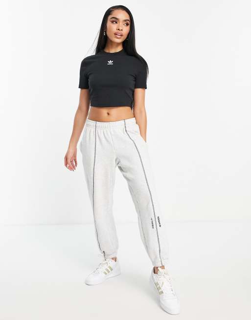 【ADIDAS ORIGINALS】◆ESSENTIALS CROP TOP◆正規品◆ adidas Originals essentials cropped top with central logo in