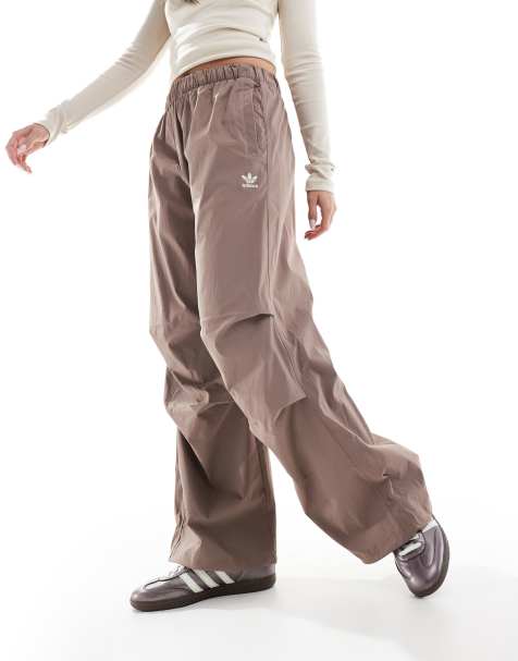adidas Originals – Essentials – Fallschirmhose aus Ripstop in Braun - view 1