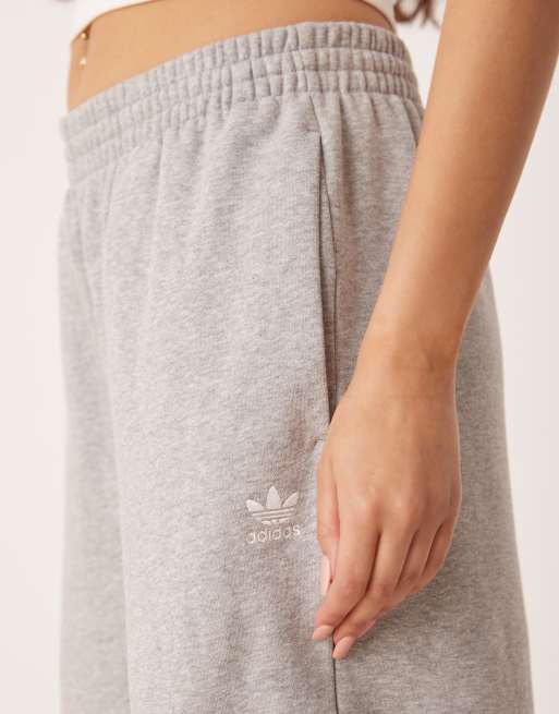 adidas Originals – Essentials – Fleece-Hose in Mittelgrau meliert mit weitem Bein, 3 von 5