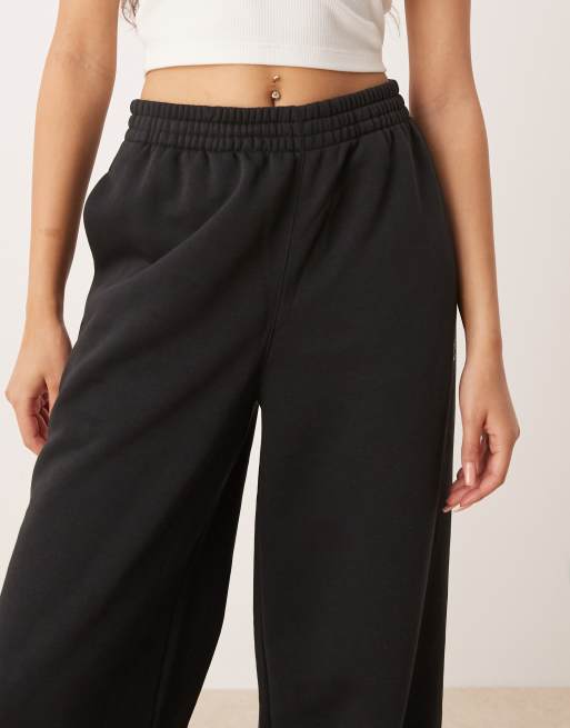 adidas Originals – Essentials – Hose aus Fleece in Schwarz mit weitem Bein, 3 von 5