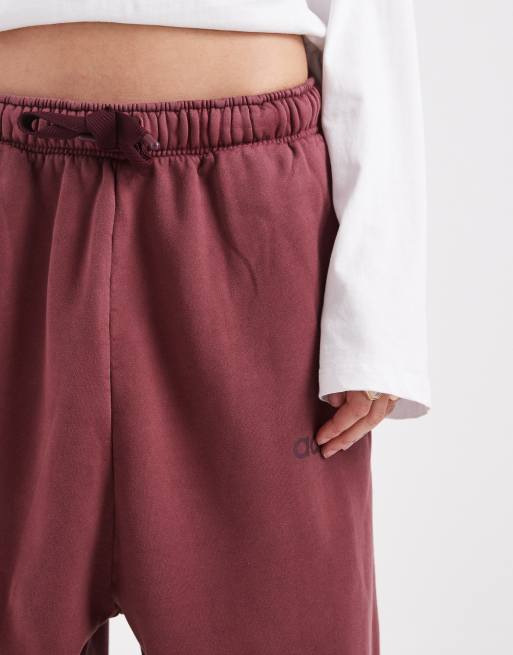adidas Originals – Essentials – Japan Jogger+ – Boyfriend-Jogginghose in verwaschenem Kastanienbraun mit linearem Logo, 5 von 5