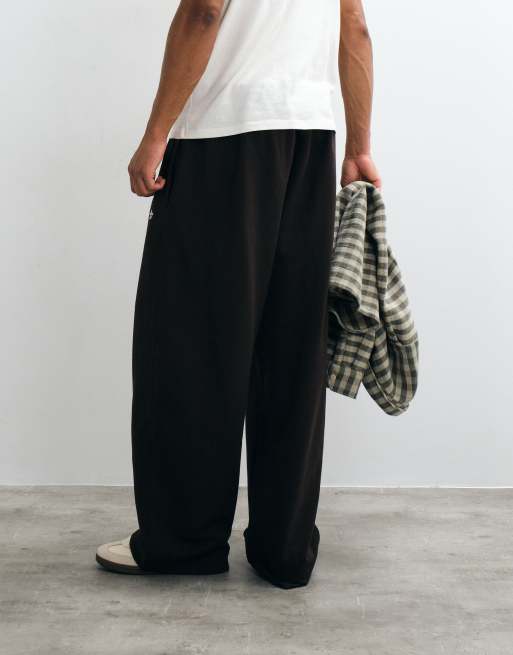 adidas Originals Essentials Jogger in Braun, 3 von 5