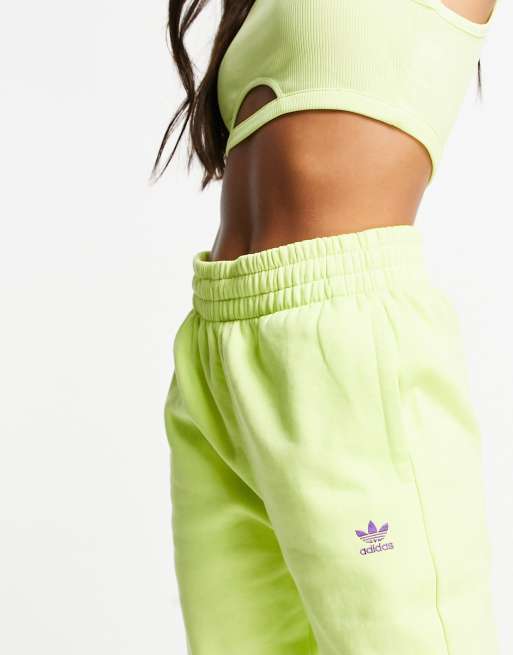 Reserve heilige Schurk adidas Originals Essentials joggers in yellow | ASOS