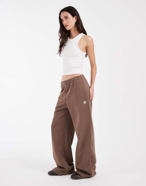 adidas Originals - Essentials - Joggingbroek met wijde pijpen in lichtbruin - view 1