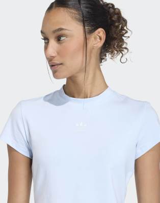 adidas Originals - Essentials - Knapp geschnittenes T-Shirt in Crystal Sky-Blau