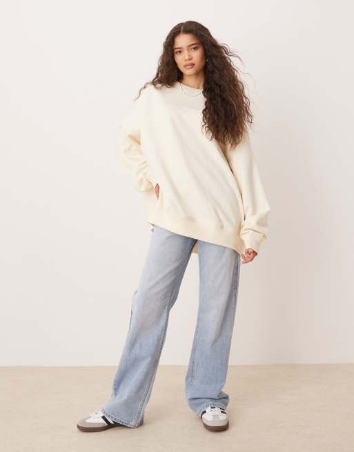 adidas Originals Essentials linear oversized crew sweatshirt in cream, 3 of 4