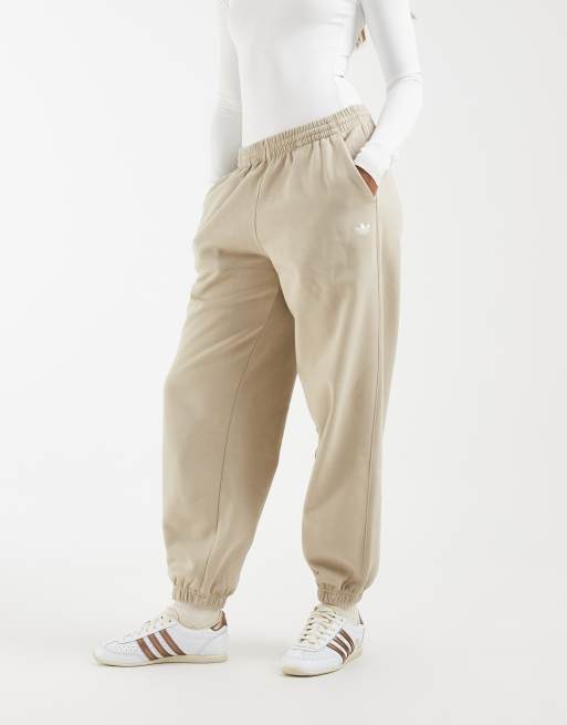 adidas Originals – Essentials – Locker geschnittene Fleece-Jogginghose in Khaki Three, 2 von 5
