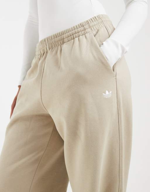 adidas Originals – Essentials – Locker geschnittene Fleece-Jogginghose in Khaki Three, 3 von 5