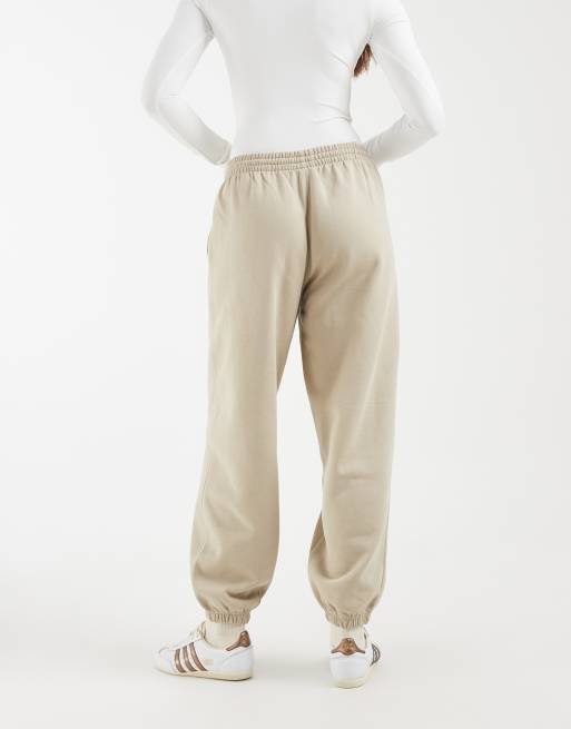 adidas Originals – Essentials – Locker geschnittene Fleece-Jogginghose in Khaki Three, 5 von 5