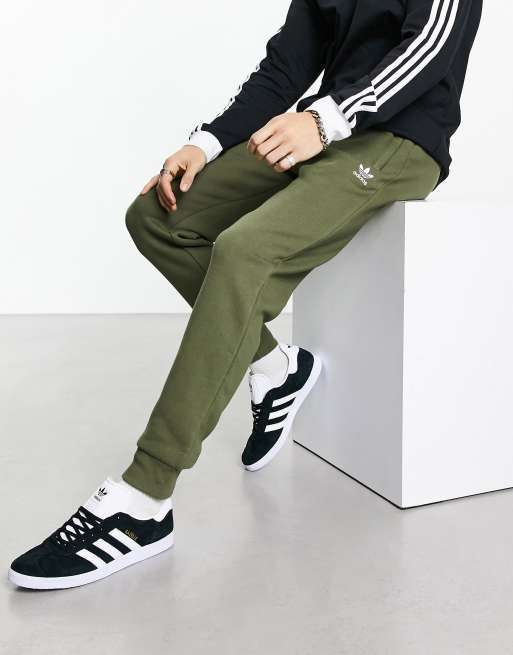 adidas Originals – Essentials – Olivgröna mjukisbyxor med treklöverlogga