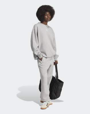 adidas Originals - Essentials - Oversize-Sweatshirt aus French Terry in meliertem Mittelgrau