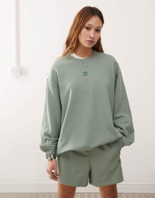 adidas Originals - Essentials - Oversize-Sweatshirt aus Frottee in Grün