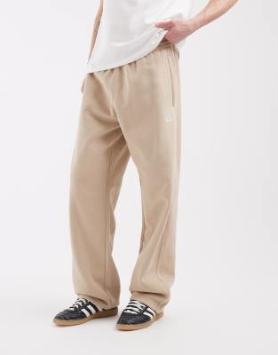 adidas Originals - Essentials - Pantalon de jogging à ourlets ouverts et logo trèfle - Kaki