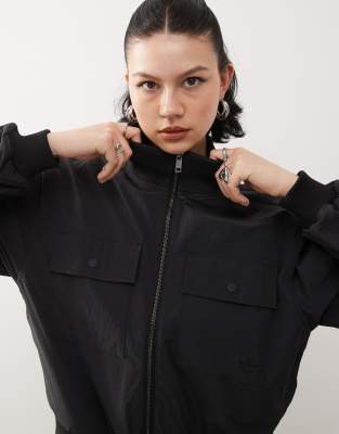 adidas Originals - Essentials Premium - Jacke in Schwarz