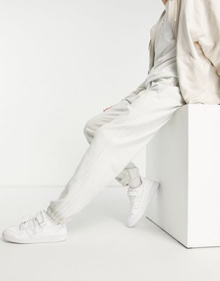 adidas Originals essentials Reveal joggers in grey - ASOS Price Checker