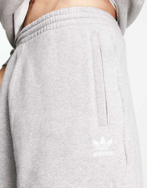 adidas Originals Essentials Short in grijs ASOS