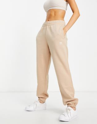 ADIDAS ORIGINALS ESSENTIALS SWEATPANTS IN MAGIC BEIGE-BROWN