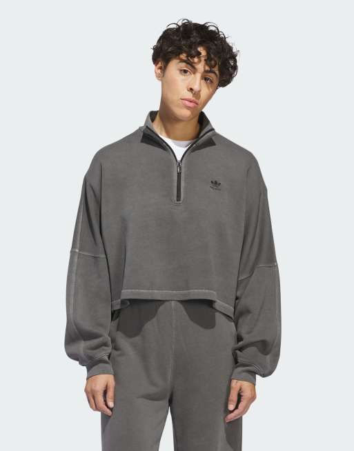 adidas Originals – Essentials+ – Sweatshirt in Schwarz mit kurzem Reißverschluss