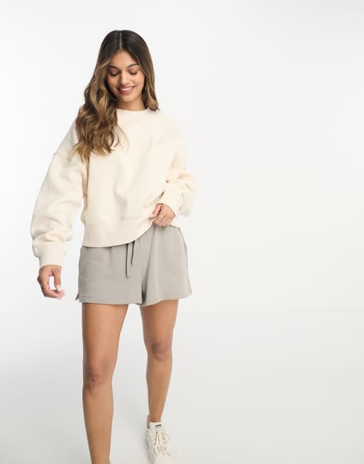 adidas Originals - Essentials - Sweatshirt med centreret logo i offwhite