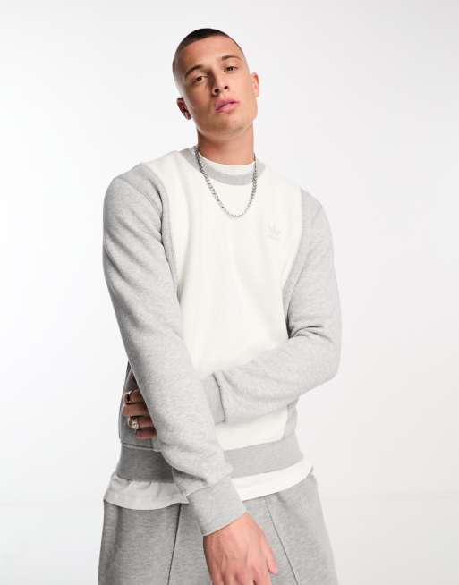 adidas Originals - Essentials+ - Sweatshirt met klein logo en genaaide vlakken in gemêleerd grijs