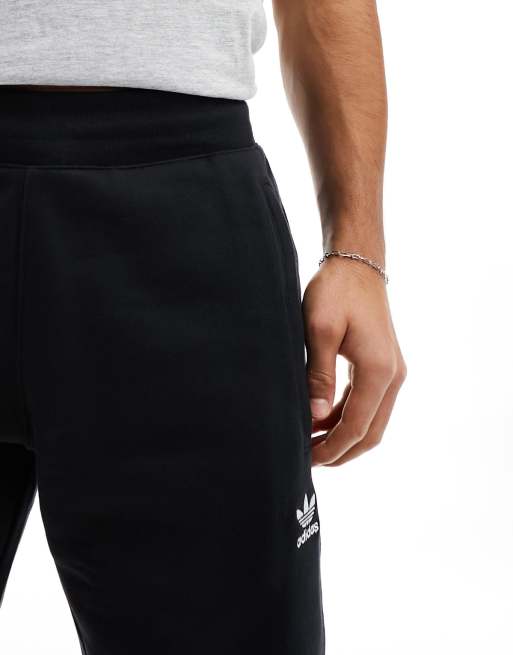 adidas Men's Essentials 3-Stripe Wind Pants, Black/Black/Black, Small :  : Clothing, Shoes & Accessories