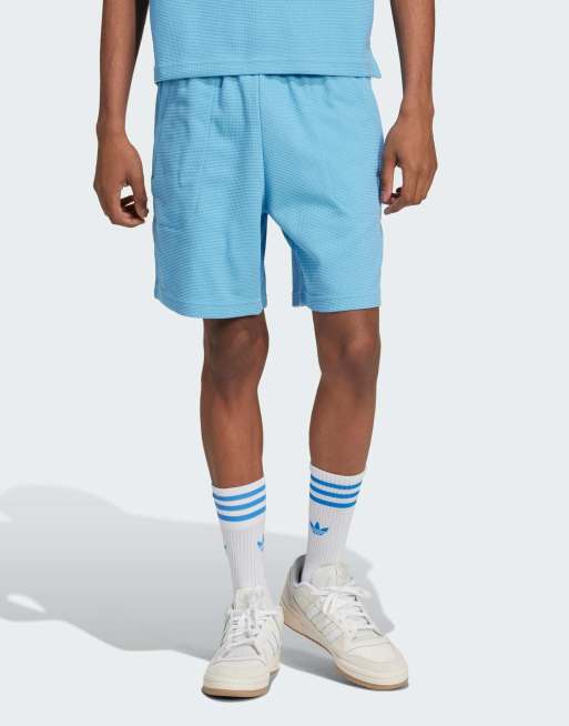 adidas Originals - Essentials Trefoil - Shorts met wafeltextuur in lichtblauw