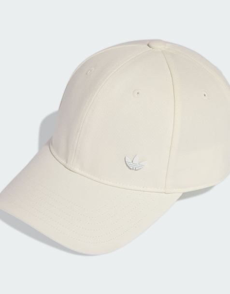 adidas Originals – Everyday Icons – Molnvit keps med ton-i-ton treklöver i metall - view 1