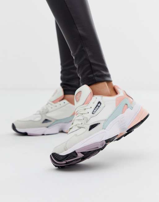 Adidas falcon rose et on sale blanche