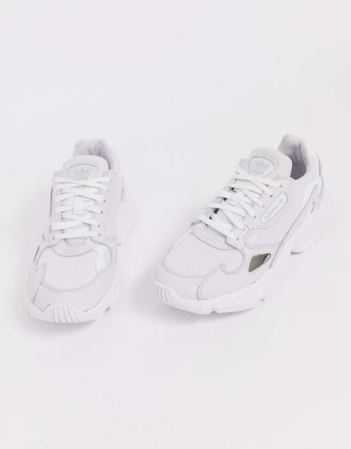 adidas Originals Falcon Sneakers in wit ASOS