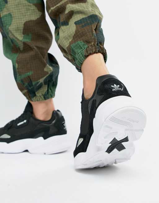 Adidas falcon store zwart wit