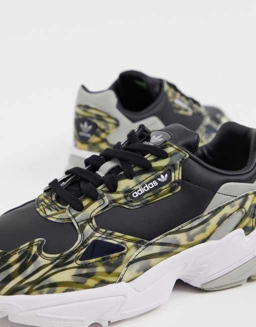 adidas Originals Falcon Sneakers in zwart met dierenprint ASOS