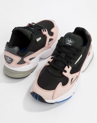adidas Originals - Falcon - Sneakers nero e rosa | ASOS