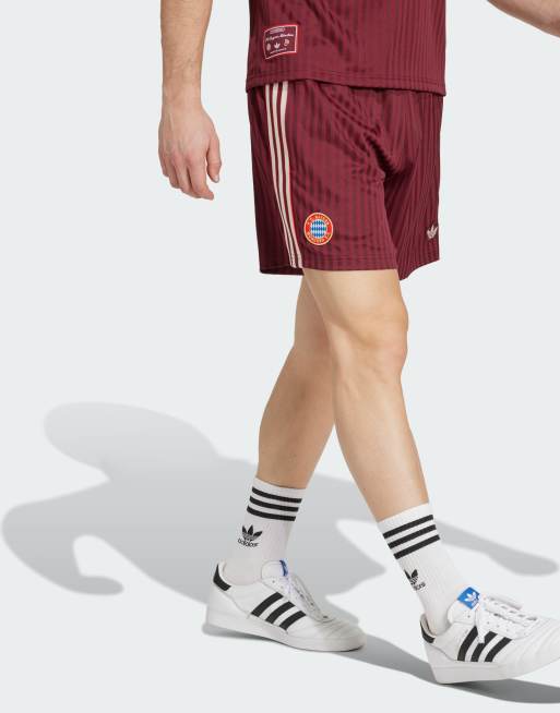 adidas Originals – FC Bayern – Terrace Icons – Röda shorts