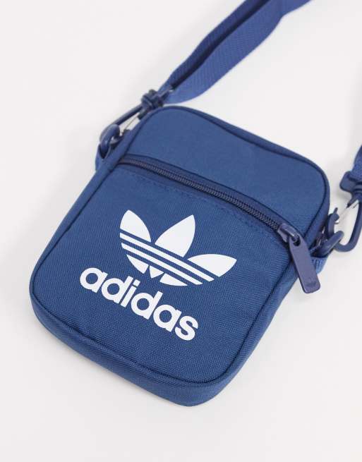 Voorwaarde Booth Montgomery adidas Originals - Festival tas met trefoil in marineblauw | ASOS