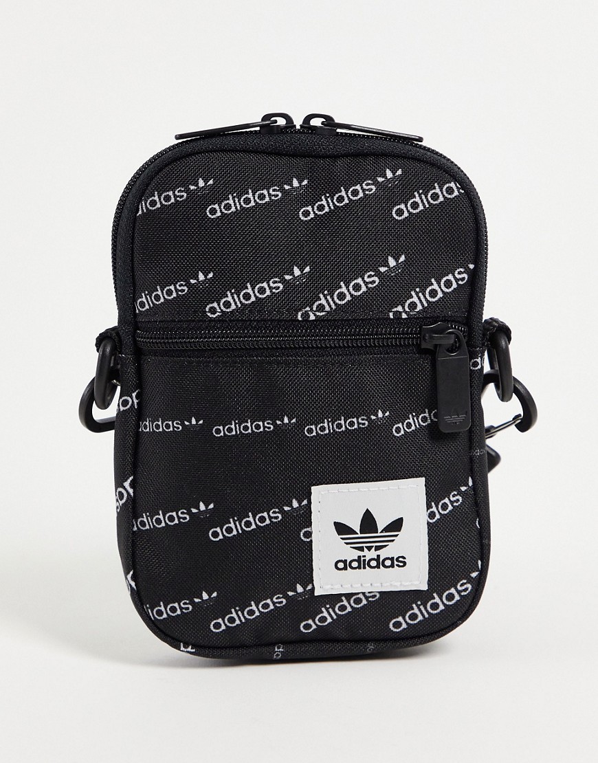 Adidas Originals - Festivaltas bedekt met monogramprint in zwart